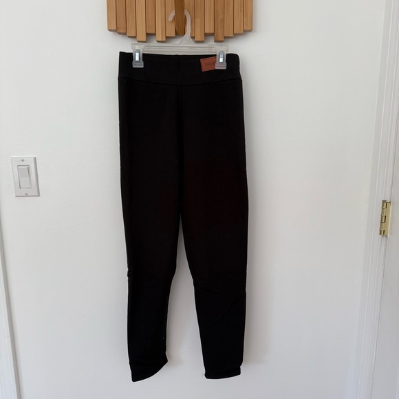 Pants - Women’s Sherpa Lined Black Leggings